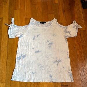 SANCTUARY WHITE/BLUE TYE DYE COLD SHOULDER TOP XS EXCELLENT CONDITION
